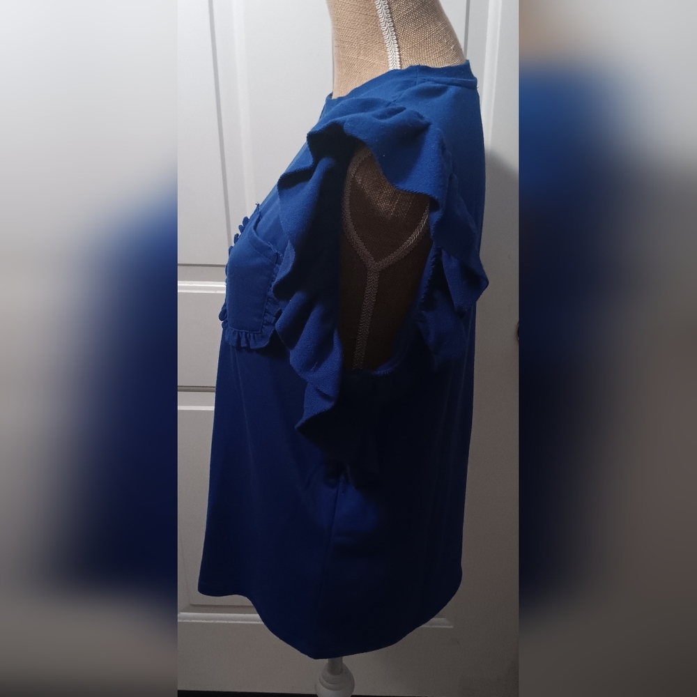 Drew Flutter Sleeve Top Size Medium - image 3